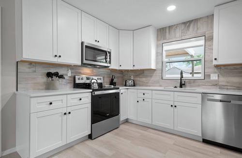 West Bradenton House | ⚓Serenity by the Sea! Cozy pool home w/putting green & fire pit!⚓