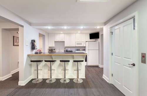 Snellville House | Serenity in a beautiful lake community Estate