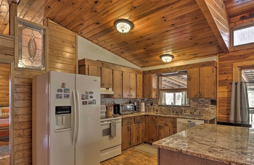 Dial Cabin | Serenity on the Creek Cabin + Hot Tub & Grill