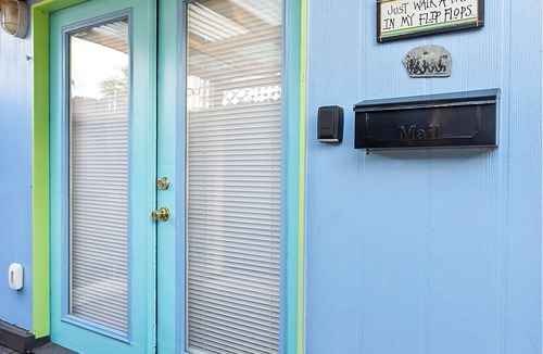 Old Northwood Historic District Cottage | Serenity Retreat Minutes to the Beach, Guesthouse