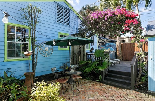 Old Northwood Historic District Cottage | Serenity Retreat Minutes to the Beach, Guesthouse