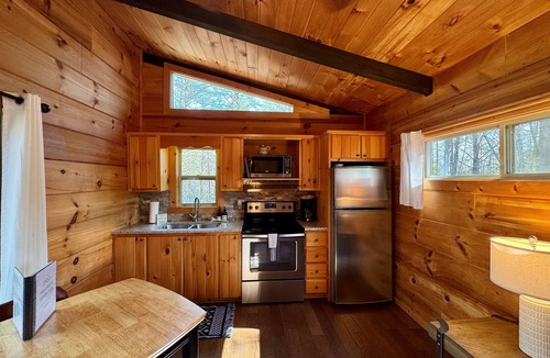 Mill Spring Cabin | Serenity Ridge Cabin A: Couple's Getaway + Hot Tub