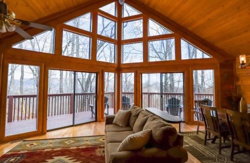 Sevierville House | Serenity- serene mntn cabin in gated resort community with pool and amenities/view/Hottub/Secluded/Luxury/Theatre