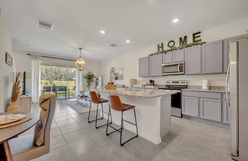 Plant City Apartment | Serenity Townhouse|Pool, Gym, Hiking & Parks