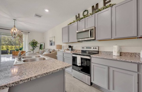 Plant City Apartment | Serenity Townhouse|Pool, Gym, Hiking & Parks
