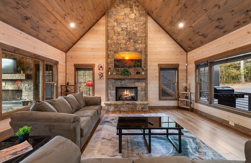 Cashes Valley Cabin | Serenity View - Dog Friendly, 2 King Beds, Close to Orchard