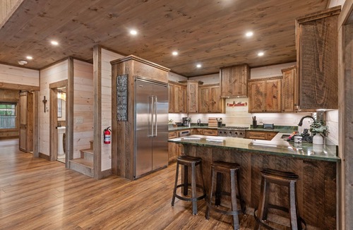 Cashes Valley Cabin | Serenity View - Dog Friendly, 2 King Beds, Close to Orchard
