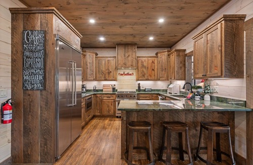 Cashes Valley Cabin | Serenity View - Dog Friendly, 2 King Beds, Close to Orchard