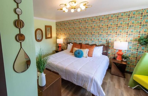 Trenton Hotel | Seriously 60s Room At The Groovy Nomad Motel Near