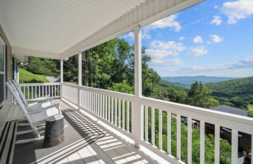 Seven Devils House | Seven Devils Sunrise - Updated home with mountain views, gas firetable, & game room!