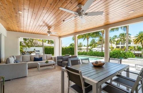 Singer Island Villa | Seven Palms Waterfront, Heated Pool & Private Dock -Walk to beach!
