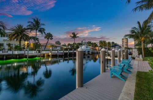 Singer Island Villa | Seven Palms Waterfront, Heated Pool & Private Dock -Walk to beach!