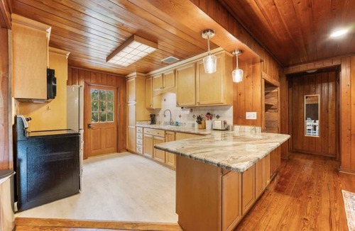 Chassahowitzka House | Seven Sisters Hideaway | Patio & Grill