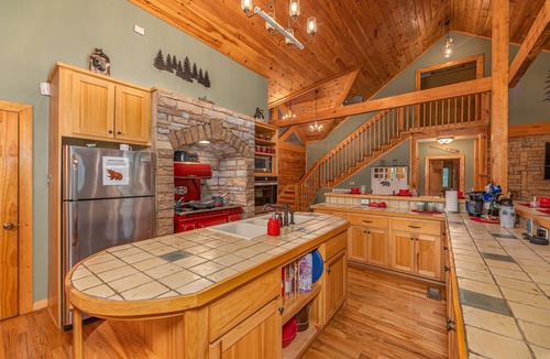 Sevierville Villa | Sevierville 14 - Three Bedroom Villa, Sleeps 12
