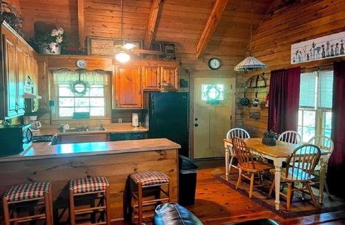 Pine Mountain Cabin | Shabby Chic meets the mountains! Sleeps 6