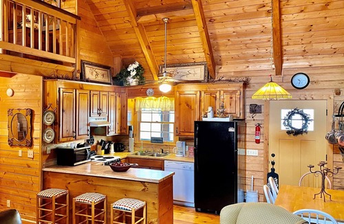Pine Mountain Cabin | Shabby Chic meets the mountains! Sleeps 6