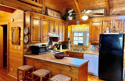 Pine Mountain Cabin | Shabby Chic meets the mountains! Sleeps 6