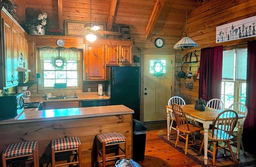 Pine Mountain Cabin | Shabby Chic meets the mountains! Sleeps 6