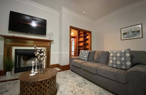 Burton House | Shadow Dawn | Lovely Historic Southern Home | Sleeps 6!