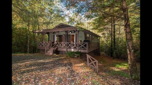 Brevard House | Shady Creek Cabin · Shady Creek Cabin in Connestee Falls with s