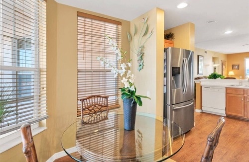 Tropical Cove Condo | Shady Palms Retreat at Lexington CC Lake Village