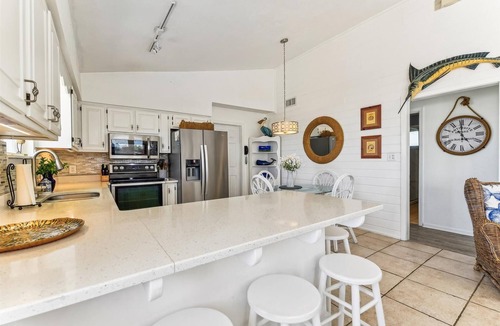 East End House | SHARE A HEAVENLY VACATION with your family, friends, and pets!