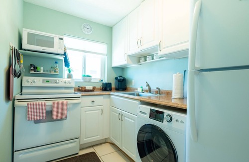 Bradenton Beach Condo | Share Our Island Paradise-100 flip-flop steps to the beach.