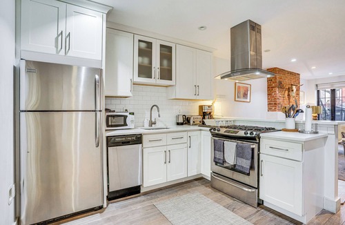 Ocean Hill House | Shared Yard Space! Garden-Level Unit in Bed-Stuy