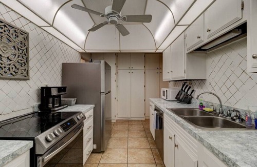 Holly Hill Cottage | Shark Shack Large House Minutes to the Beach