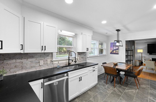 North Charleston House | Sherwood Chic - Stylish Modern Home + Park Circle