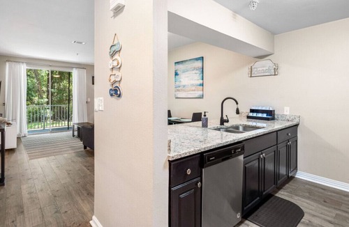 Sandestin Apartment | Shoppers Oasis | New Listing! | Walking Distance to Shopping | Pool