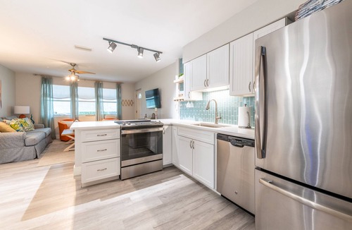 Ocean Breeze Estates House | Shore Fun By the Sea - 5 min walk - private beach approach