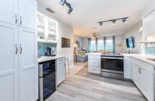 Ocean Breeze Estates House | Shore Fun By the Sea - 5 min walk - private beach approach