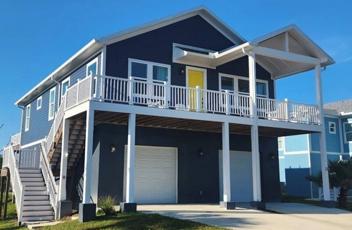 Marineland Acres House | Shorebird Cottage. Your charming beach escape, minutes walk to the beach!