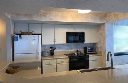 Crescent Beach Condo | Shoreham Towers II - Corner Unit - Wrap-around Ocean Views