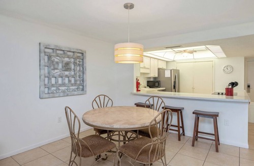 Holiday Isle Condo | Shoreline Towers 2042 Beach Front 2Bdrm/2Ba Open Balcony Free Beach Setup