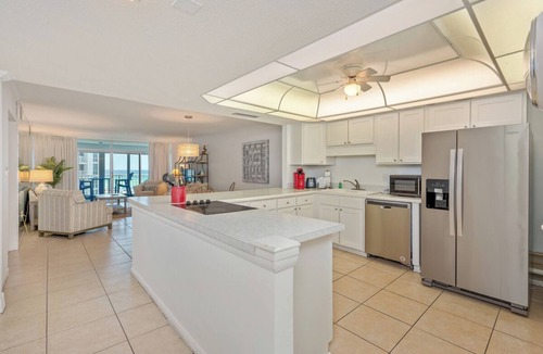 Holiday Isle Condo | Shoreline Towers 2042 Beach Front 2Bdrm/2Ba Open Balcony Free Beach Setup