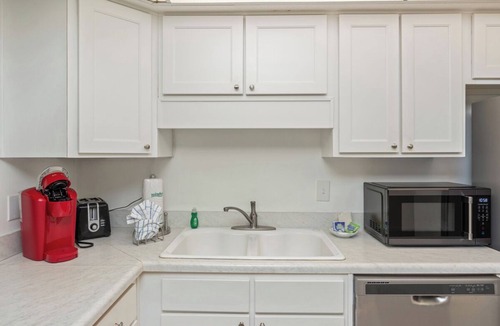 Holiday Isle Condo | Shoreline Towers 2042 Beach Front 2Bdrm/2Ba Open Balcony Free Beach Setup