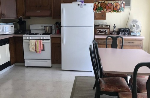 Margate City House | Shorely a Getaway! 6-bedroom House in Margate with A/C and WiFi