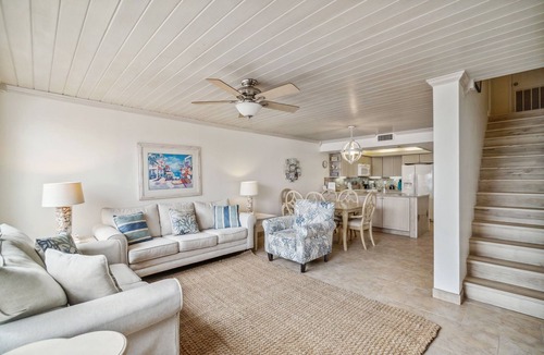 Sunnyside House | SHORES 111 GULF & BEACH VIEWS! FAMILY FRIENDLY! UPGRADED LIVING SPACE!