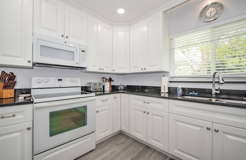 Clearwater House | Short term stay coastal furnished w/utilities in Clearwater Florida near Beach.