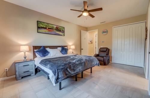 Englewood Bed & Breakfast | Short term vacation rental, luxury B&B located 0.9 miles from Manasota Beach.