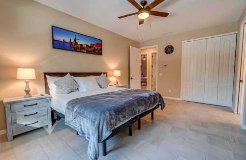 Englewood Bed & Breakfast | Short term vacation rental, luxury B&B located 0.9 miles from Manasota Beach.