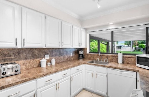 East Fort Lauderdale House | SHORT WALK TO BEACH AND RESTAURANTS HEATED POOL