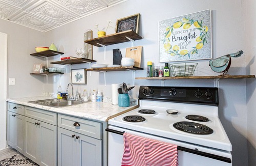 Athens Apartment | :) Short walk to 5 Points/UGA/Foley Field/Restaurants - Comfortable Bed!