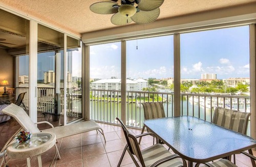 South Island Condo | Short walk to beach