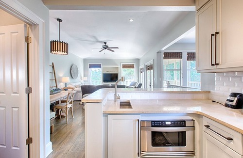 Dune Allen Beach House | Short Walk to the Beach! 'Casita Blanca'