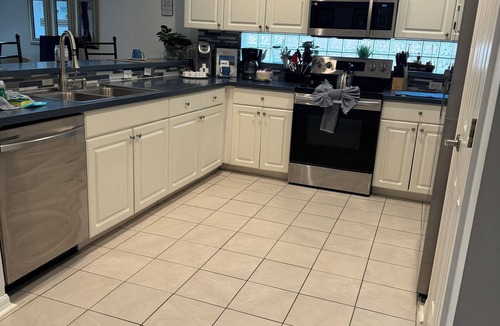 Sunset Lakes House | Shreks Hideout! 4 BR/3 BA Pool & Pets in Sunset Lakes!
