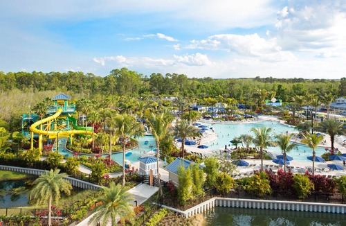 Four Corners Condo | Shuttle to Disney World| Condo with King & Queen!
