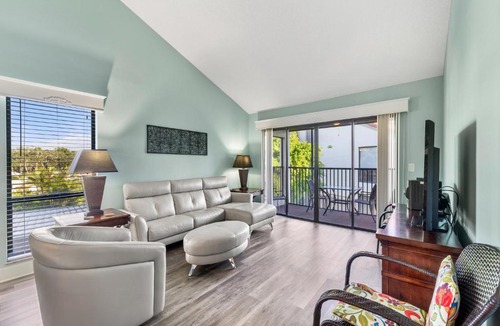 Siesta Key Apartment | Siesta Dunes Beach 201, Completely Renovated, 2 Bedrooms, Sleeps 6, Spa, Large Heated Pool, WiFi